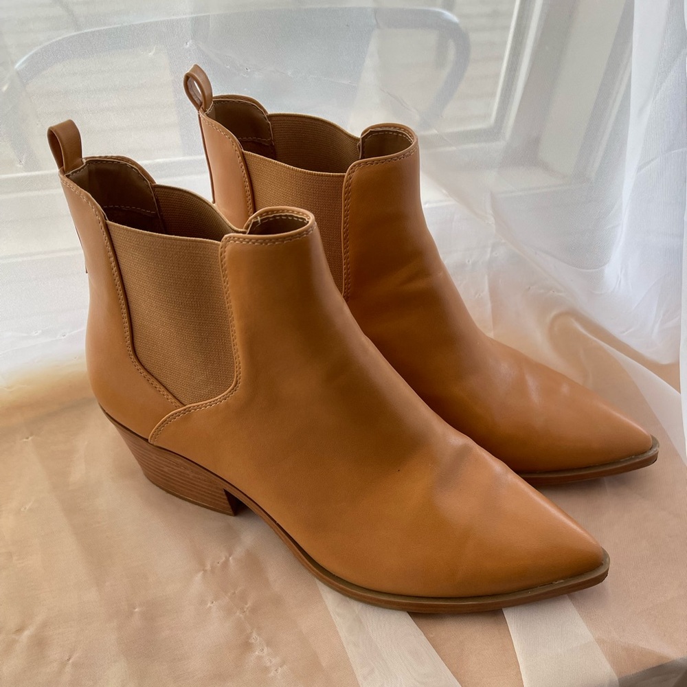 Universal Thread Tan fall boots